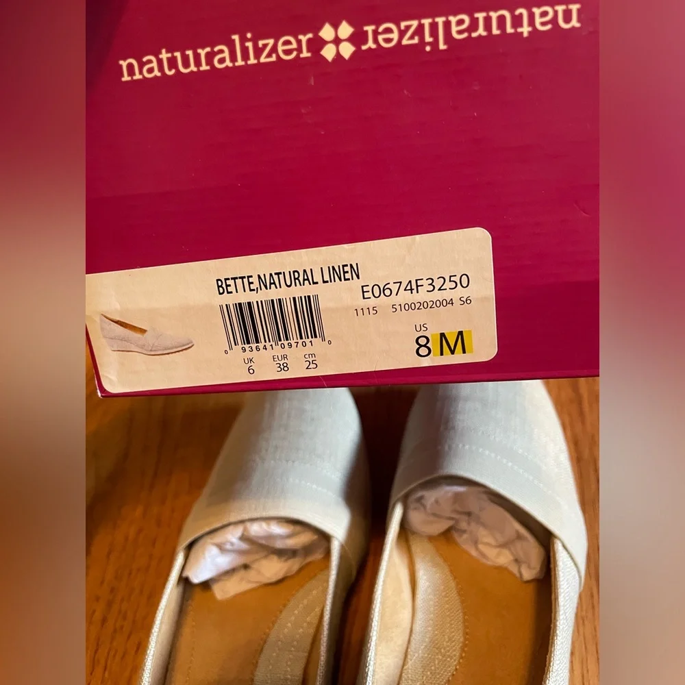 Naturalizer Cream Wedges - Picture 6 of 6